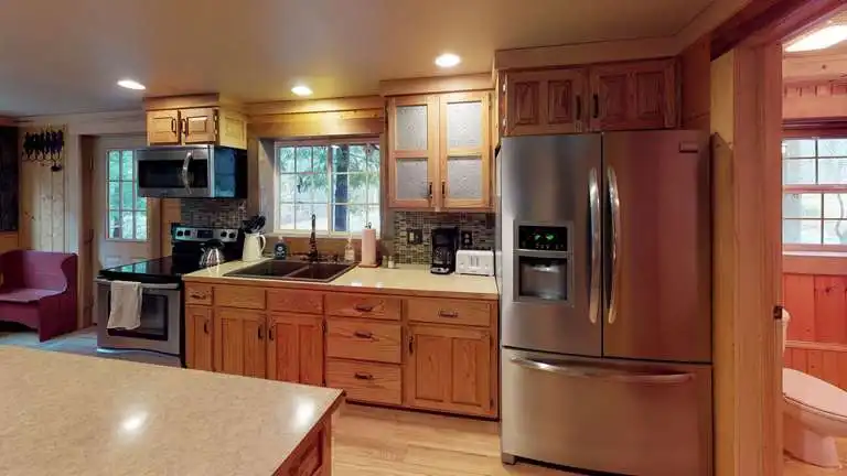 creekside-cabin-kitchen-view